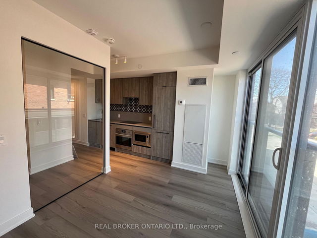 218 - 5 Lakeview Avenue