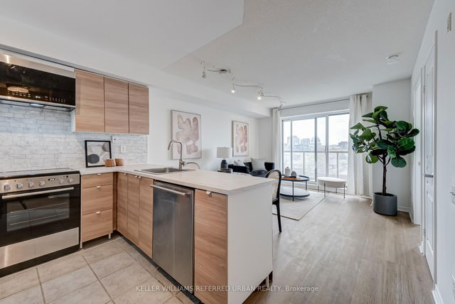 703 - 140 Bathurst Street