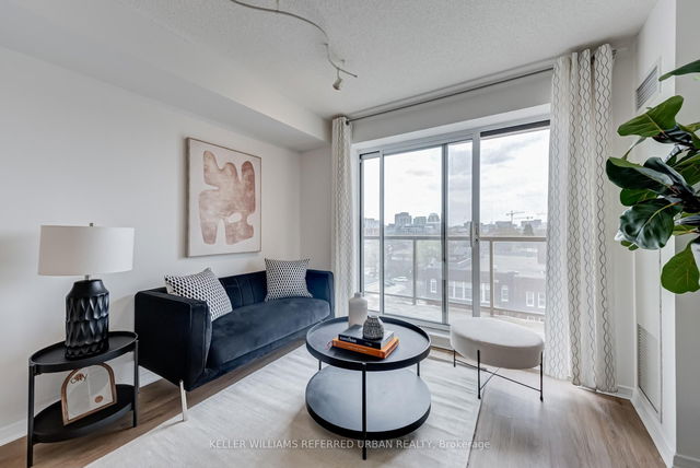 703 - 140 Bathurst Street