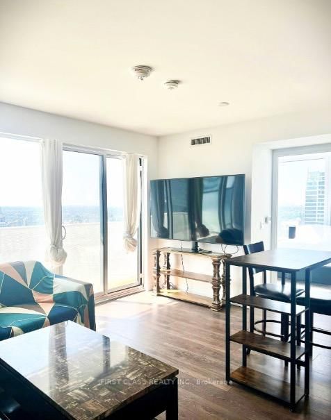 4302 - 501 Yonge Street