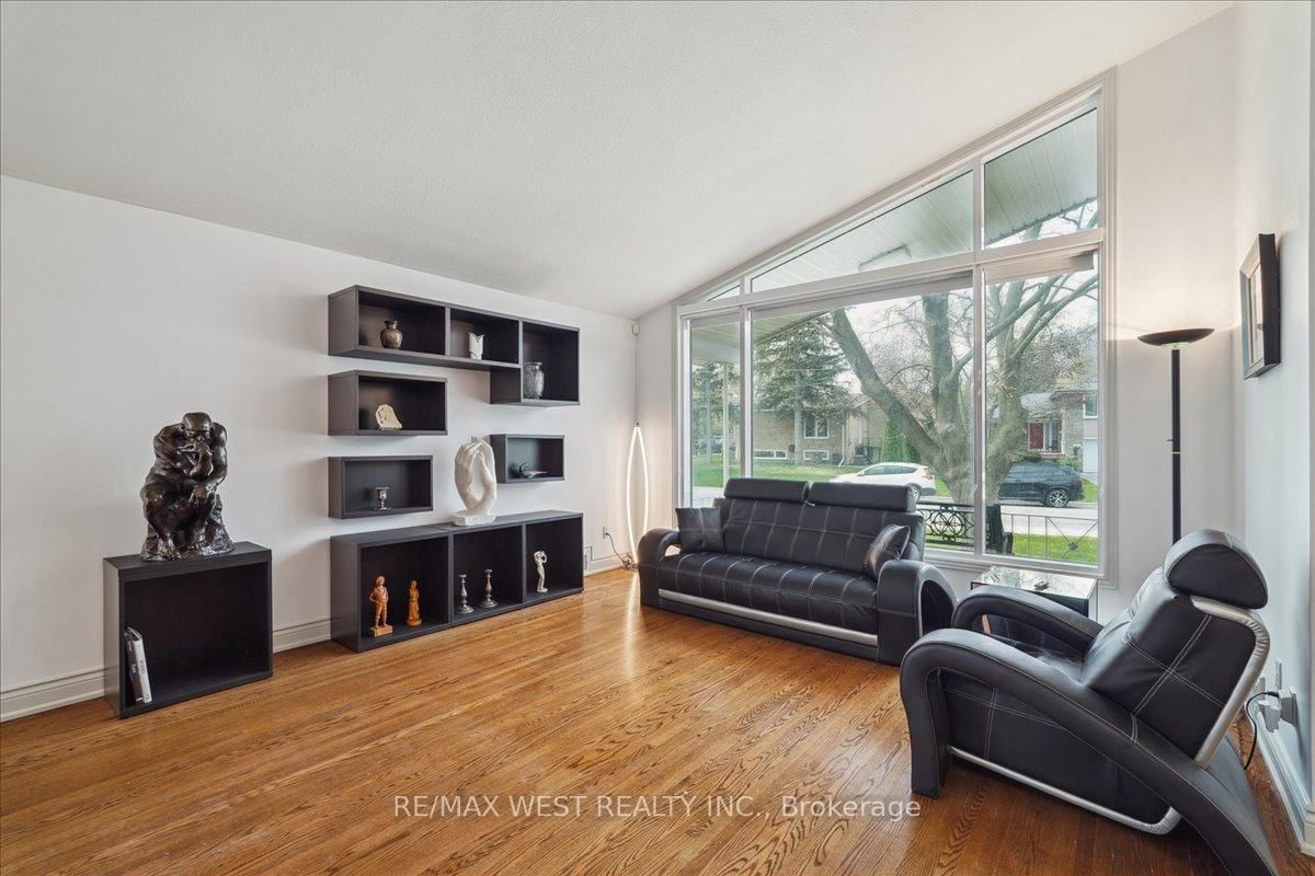 Detached House for sale at 40 Arlstan Drive, Toronto, Bathurst Manor, M3H 4V9 - MLS: C12113886