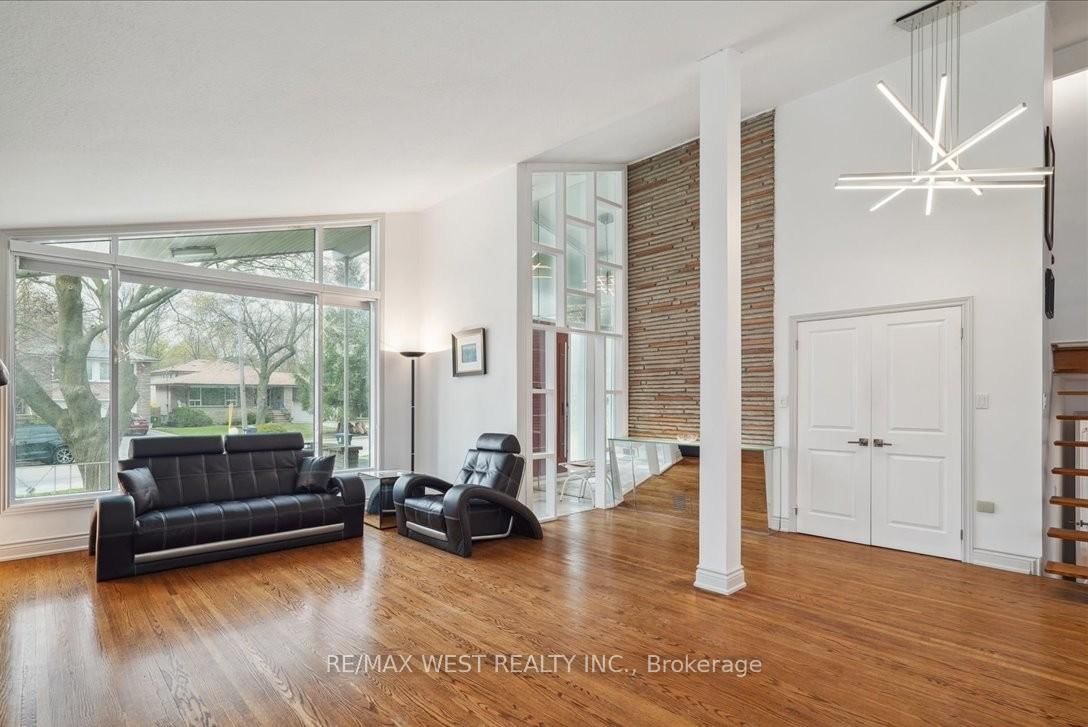 Detached House for sale at 40 Arlstan Drive, Toronto, Bathurst Manor, M3H 4V9 - MLS: C12113886