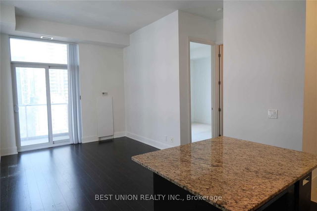 1601 - 21 Balmuto Street