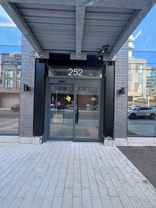 1715 - 252 Church Street