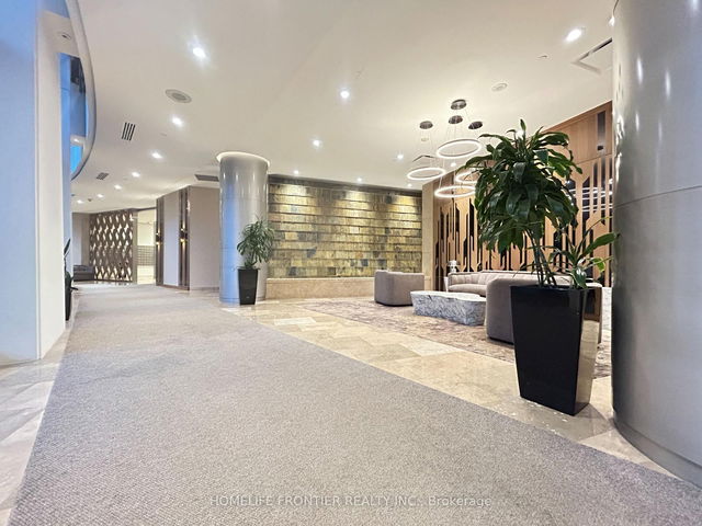 2217 - 15 Northtown Way