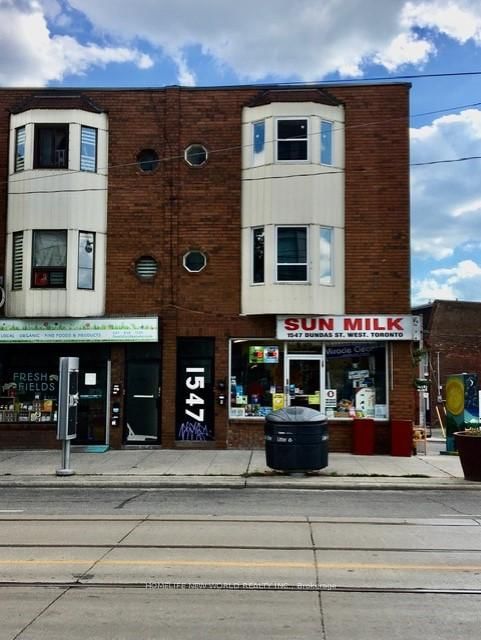 Apt B - 1547 Dundas Street