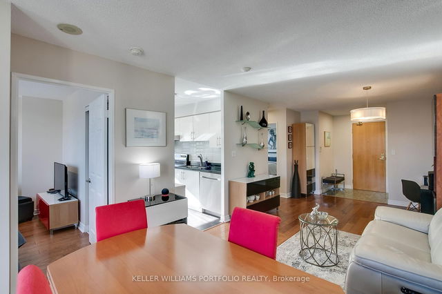 1009 - 43 Eglinton Avenue