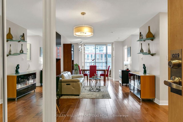1009 - 43 Eglinton Avenue