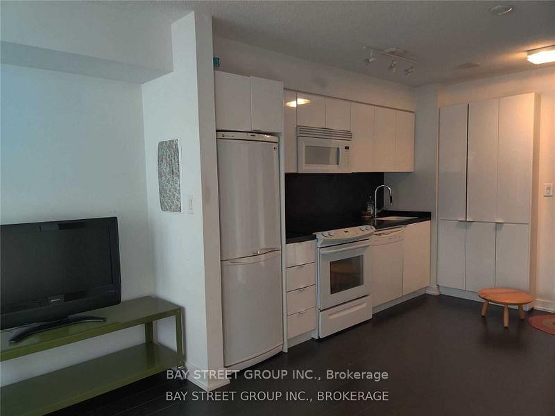 Condo for lease at 2011-15 Iceboat Terrace, Toronto, Waterfront Communities C1, M5V 4A5 - MLS: C12114676