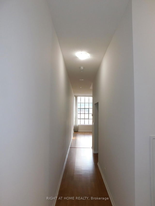 208 - 832 Bay Street