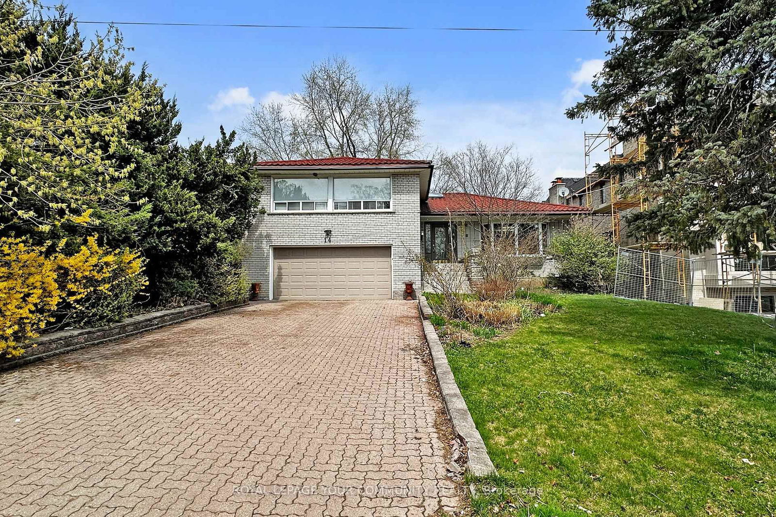 Detached House for sale at 14 Restwell Crescent, Toronto, Bayview Village, M2K 2A2 - MLS: C12114850
