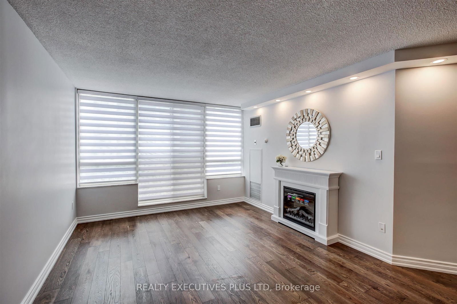Condo for sale at 410-215 The Donway Road, Toronto, Banbury-Don Mills, M3B 3P5 - MLS: C12115024