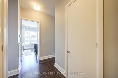 Unit Ph701 — 21 Clairtrell Rd, Toronto - Willowdale East image-0-3