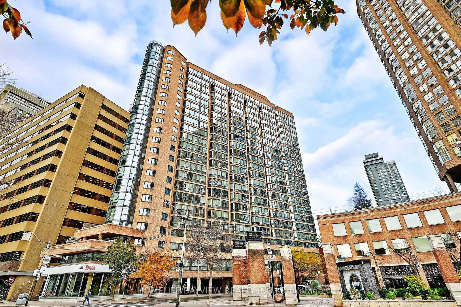 Condo for sale at 1111-1055 Bay Street, Toronto, Bay Street Corridor, M5S 3A3 - MLS: C12115457