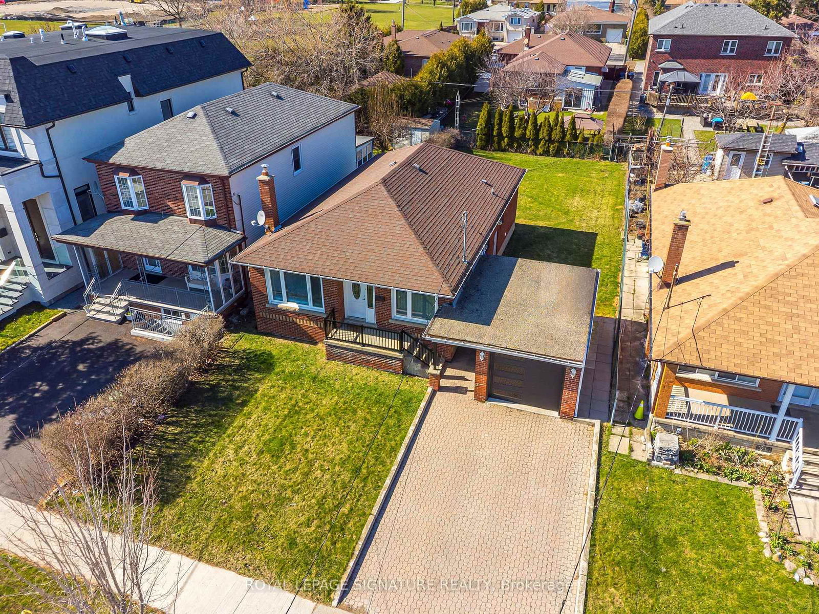 Detached House for sale at 136 Regina Avenue, Toronto, Englemount-Lawrence, M6A 1R7 - MLS: C12115827