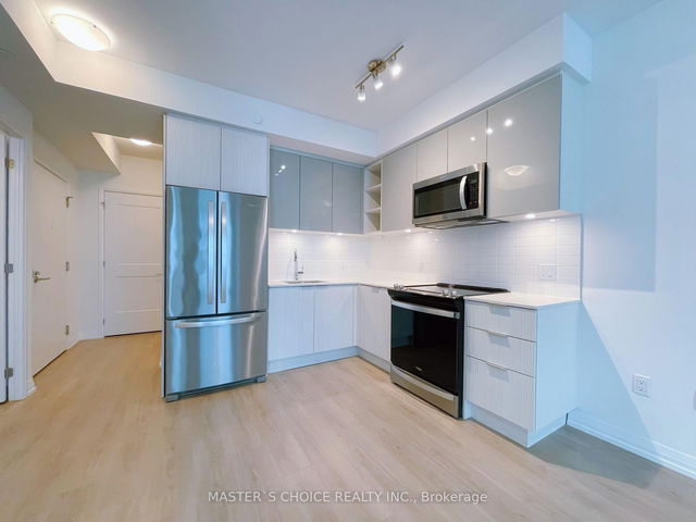 806 - 25 Holly Street