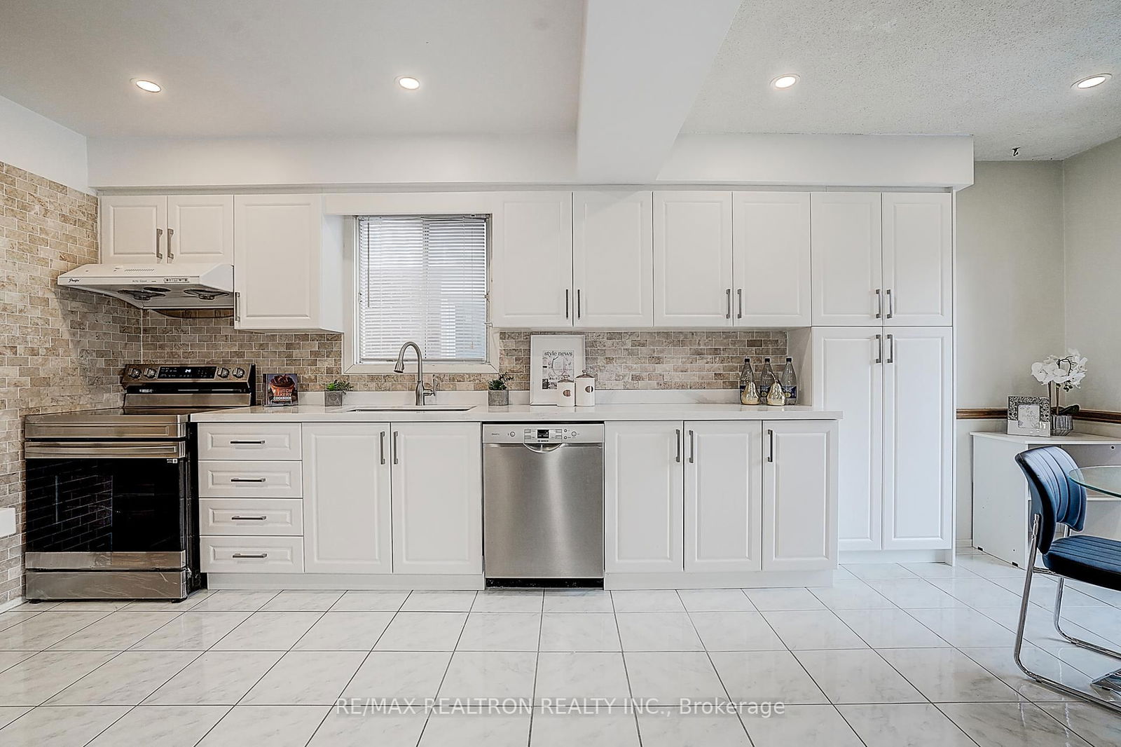 Detached House for sale at 82 Carnival Court, Toronto, Westminster-Branson, M2R 3T8 - MLS: C12116415