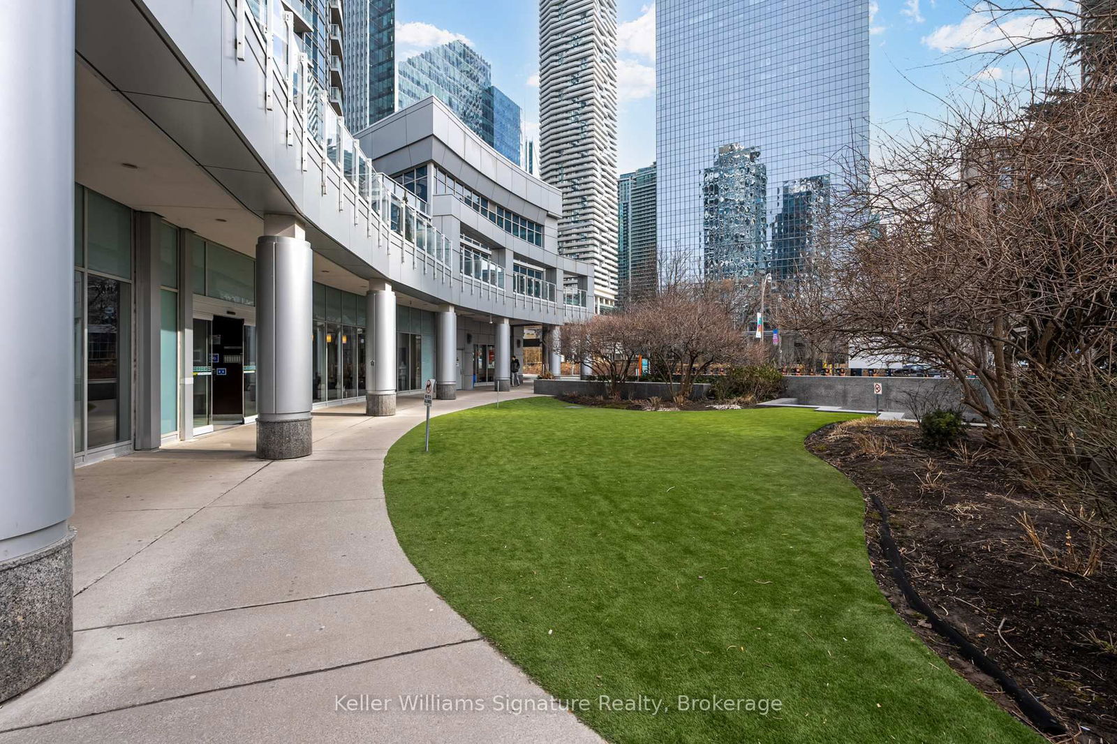 Condo for sale at 1010-8 York Street, Toronto, Waterfront Communities C1, M5J 2Y2 - MLS: C12116429