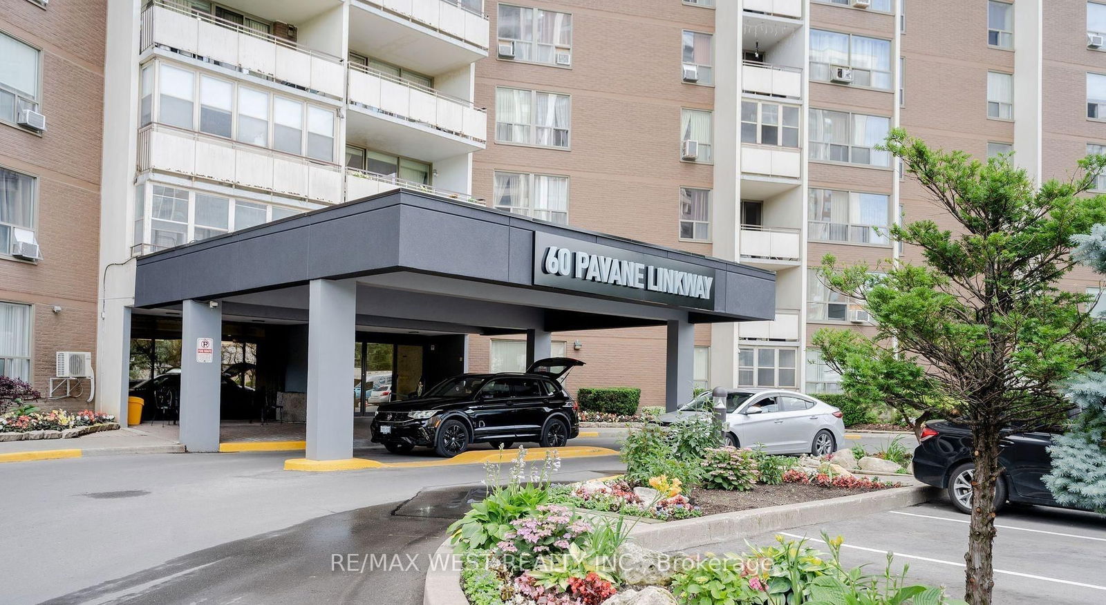 Condo for sale at 1709-60 Pavane Linkway, Toronto, Flemingdon Park, M3C 2Y6 - MLS: C12116436