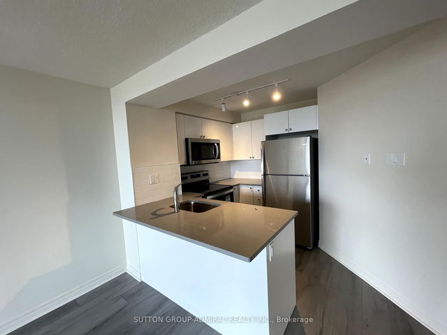 2705 - 736 Bay Street