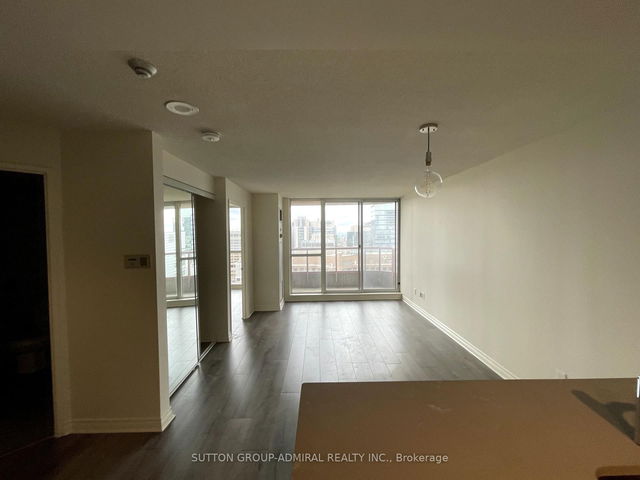 2705 - 736 Bay Street