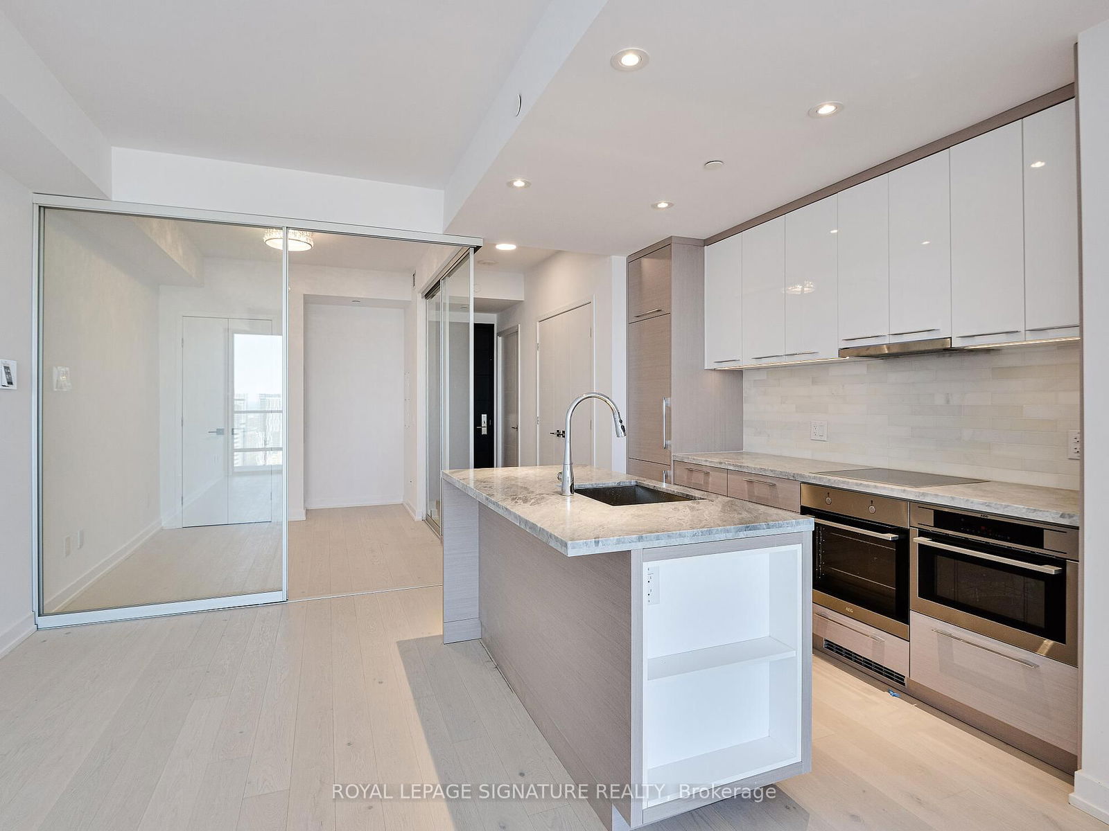 Condo for sale at 3805-488 University Avenue, Toronto, Kensington-Chinatown, M5G 0C1 - MLS: C12116721