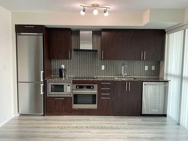 914 - 352 Front Street