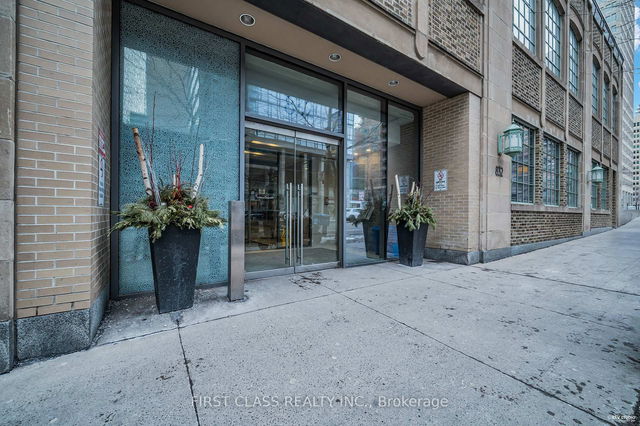 4609 - 832 Bay Street