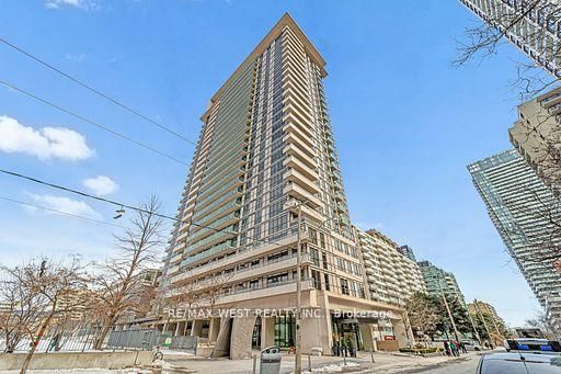 1122 - 70 Roehampton Avenue