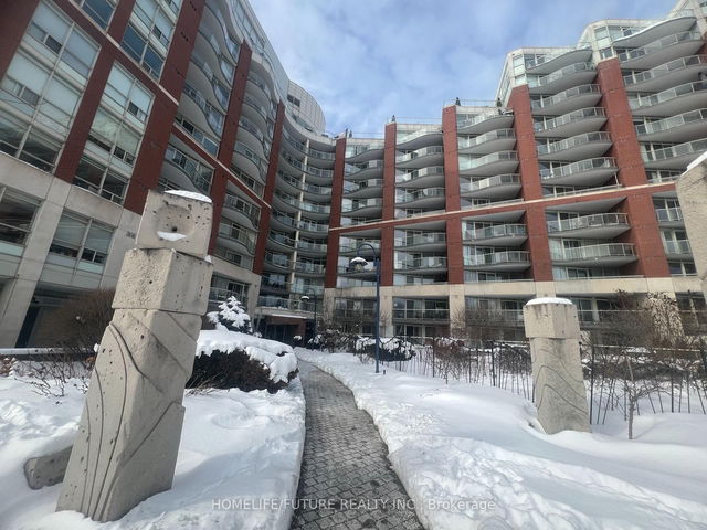 1022 - 550 Queens Quay