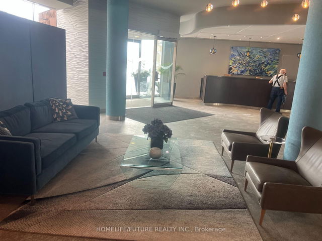 1022 - 550 Queens Quay