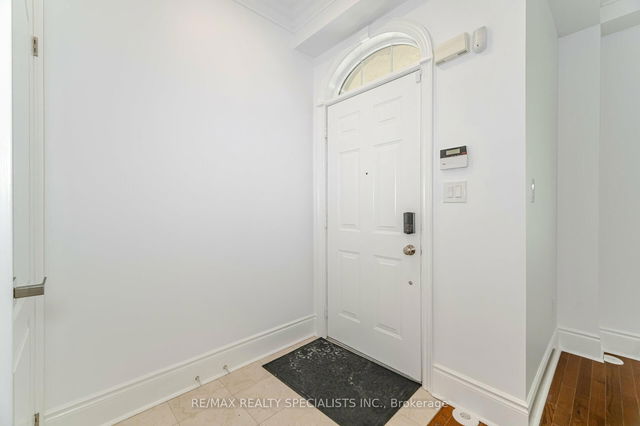 8C Clairtrell Road