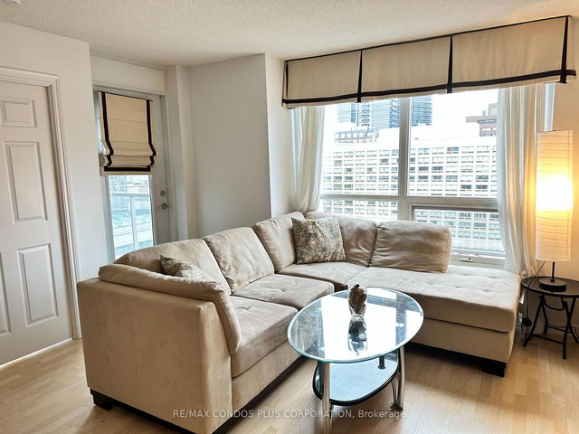 1402 - 761 Bay Street
