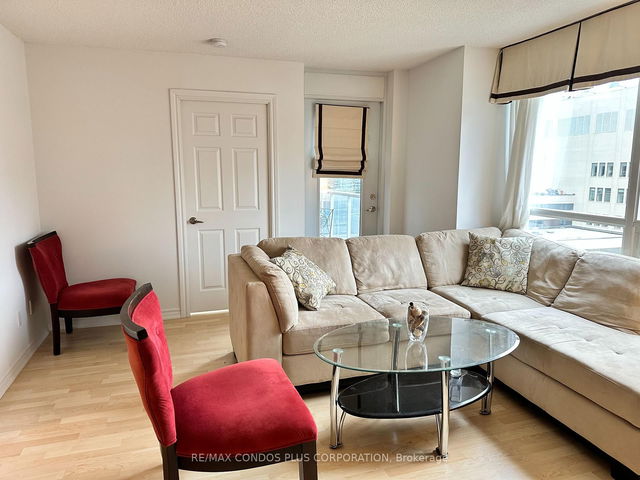 1402 - 761 Bay Street