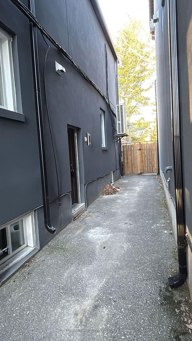 Lower - 79 Marmot Street