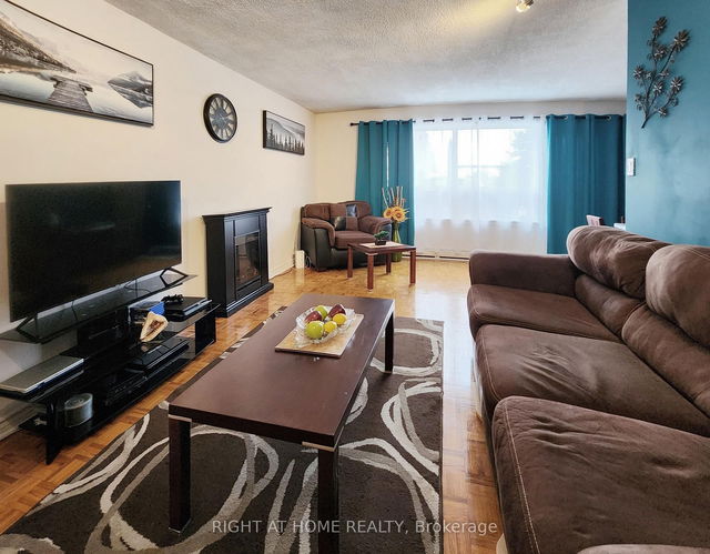 210 - 5877 Bathurst Street
