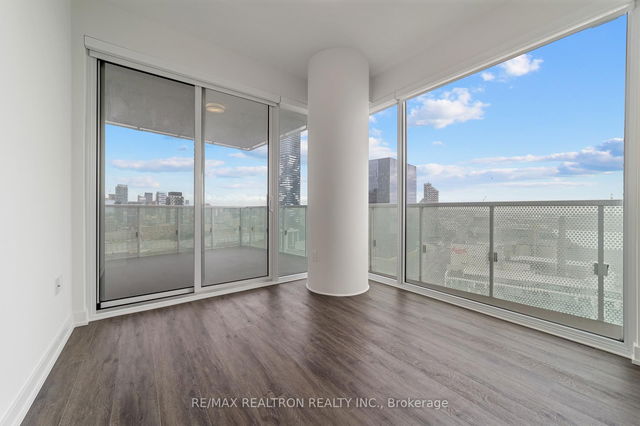 2209 - 15 Queens Quay