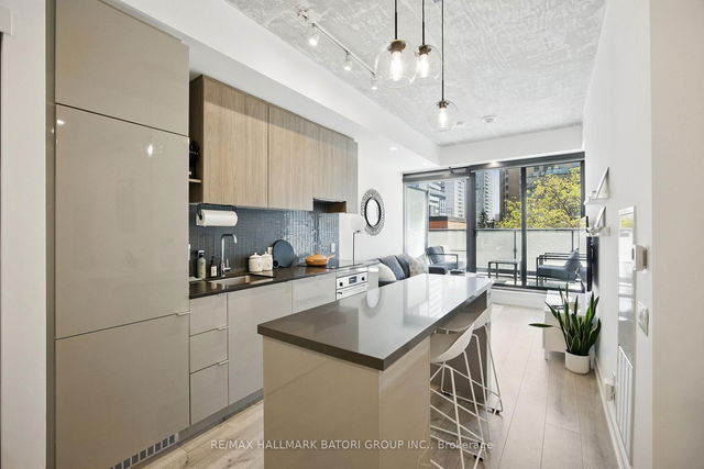 216 - 161 Roehampton Avenue