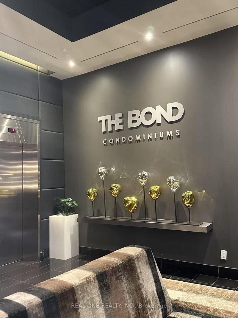 1807 - 290 Adelaide St W, Toronto, M5V 1P6 | Image 2