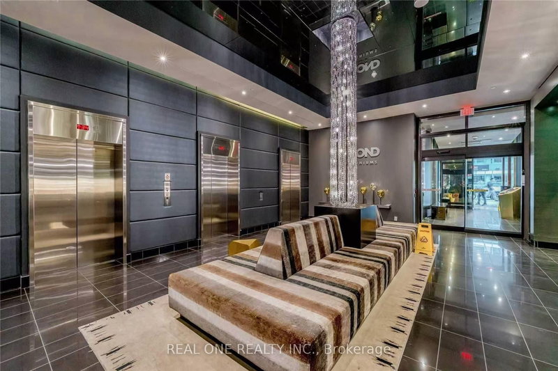 1807 - 290 Adelaide St W, Toronto, M5V 1P6 | Image 3