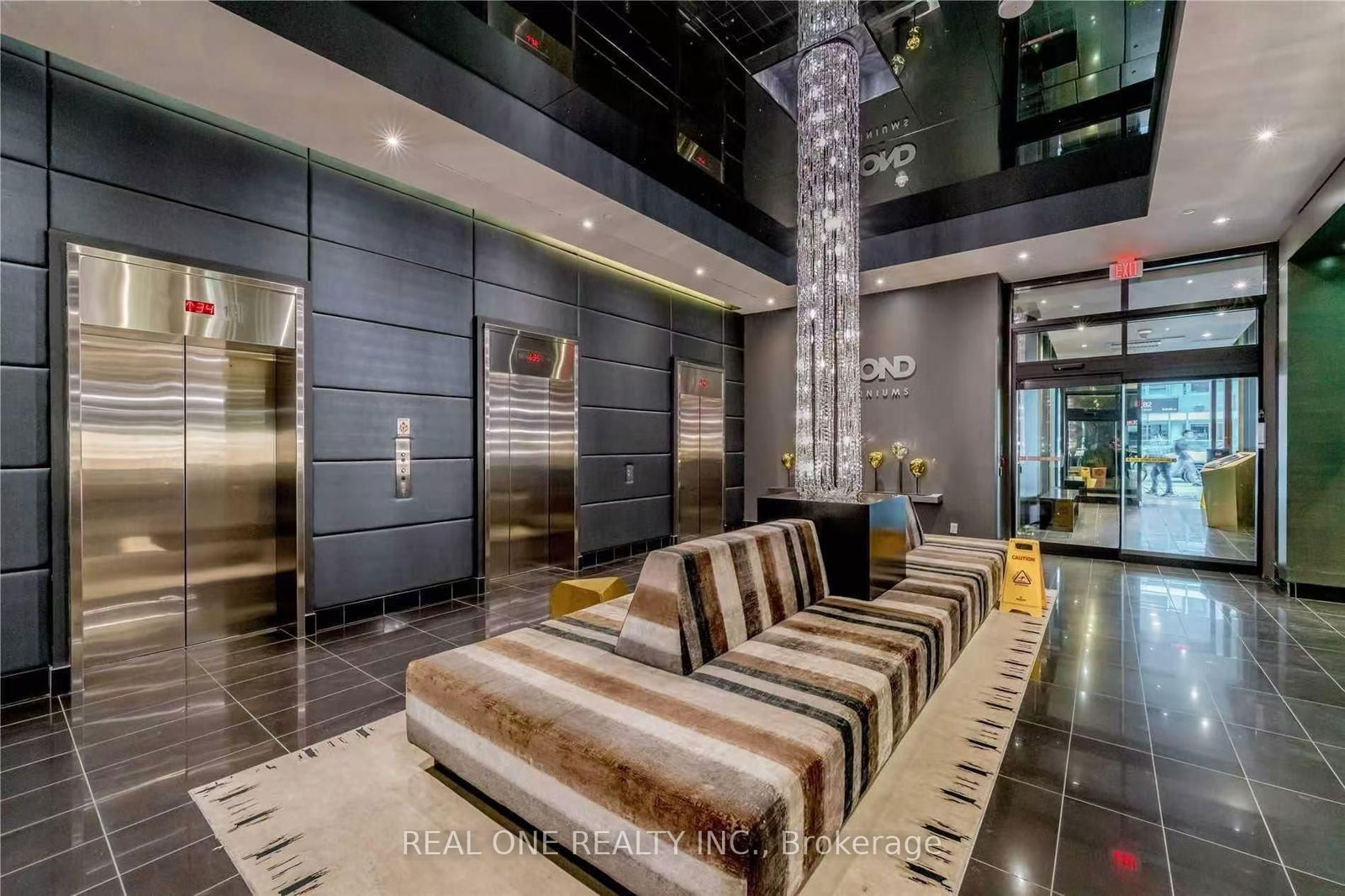 Condo for lease at 1807-290 Adelaide Street, Toronto, Waterfront Communities C1, M5V 1P6 - MLS: C12117890