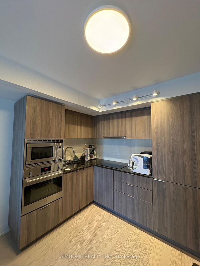 2718 - 955 bay Street