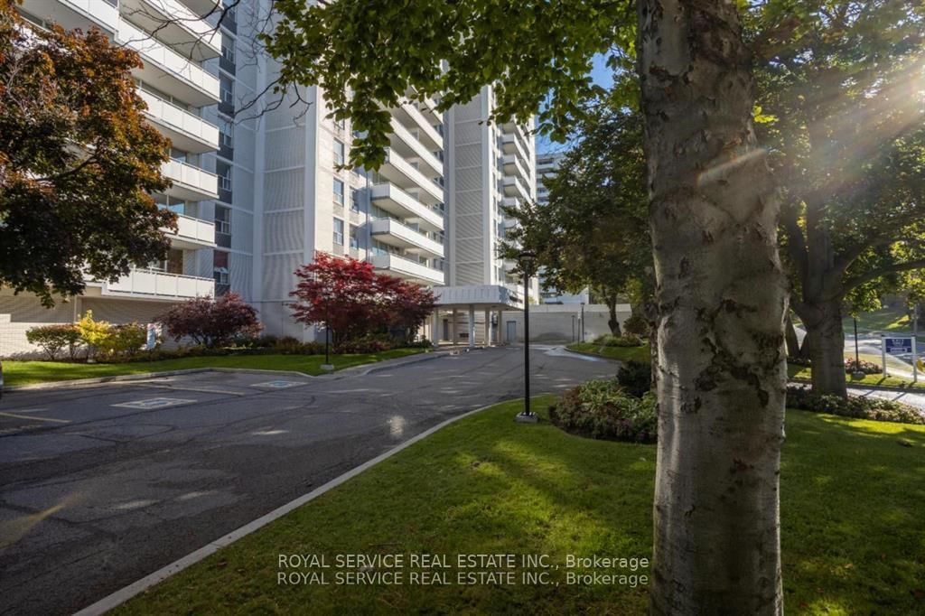 Condo for sale at 1008-10 Parkway Forest Drive, Toronto, Henry Farm, M2J 1L3 - MLS: C12118114