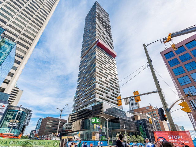 1003 - 8 Eglinton Avenue