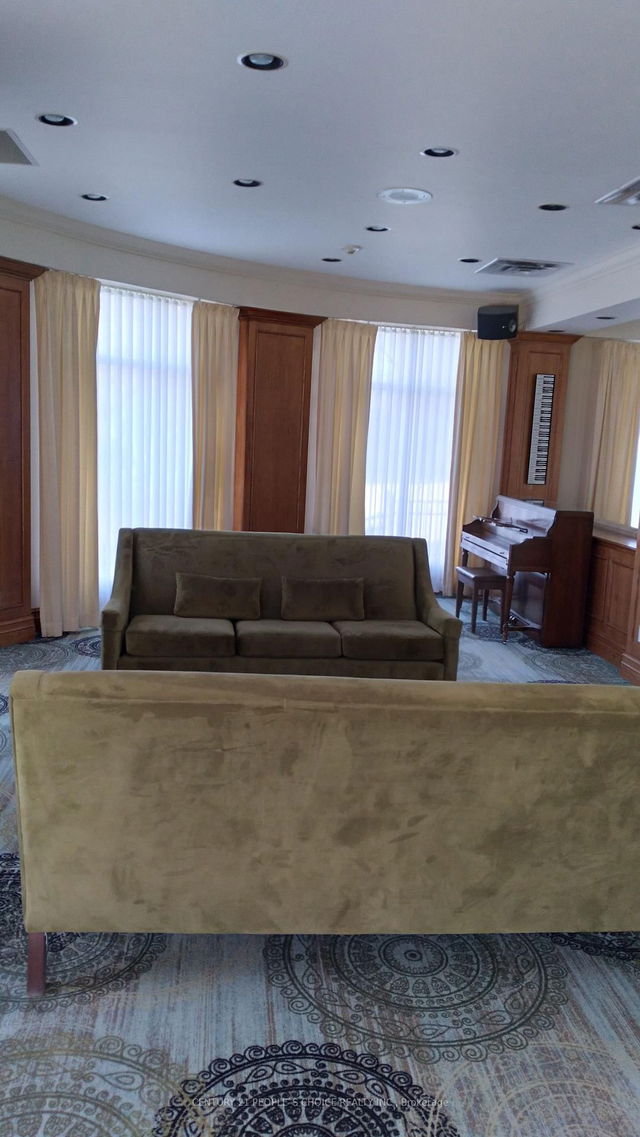 705 - 18 Concorde Place