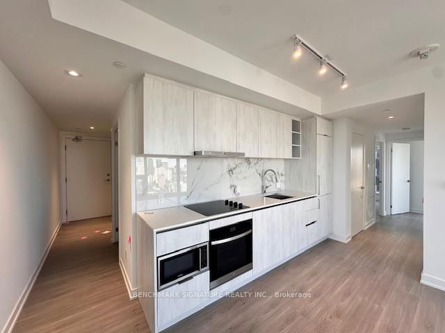 3509 - 8 Wellesley Street