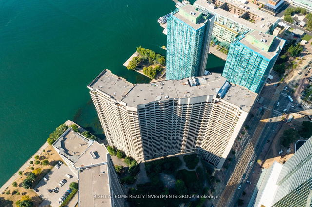 1910 - 65 Harbour Square