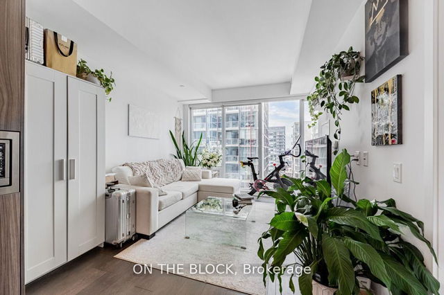 3805 - 115 Blue Jays Way