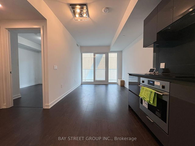 1432 - 230 Simcoe Street