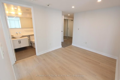 Unit 3812 — 15 Fort York Boulevard — photo 5